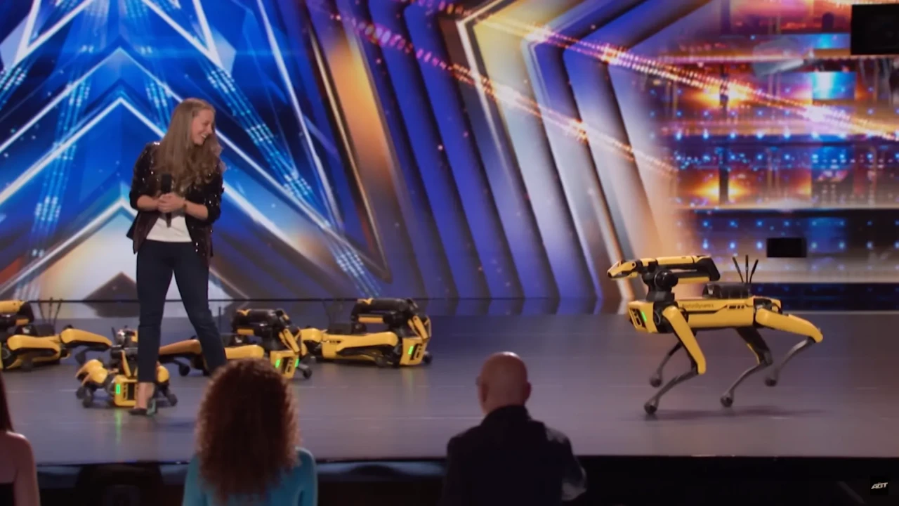 Tesla'nın robotundan sonra şimdi de Boston Dynamics köpekleri dans ediyor!