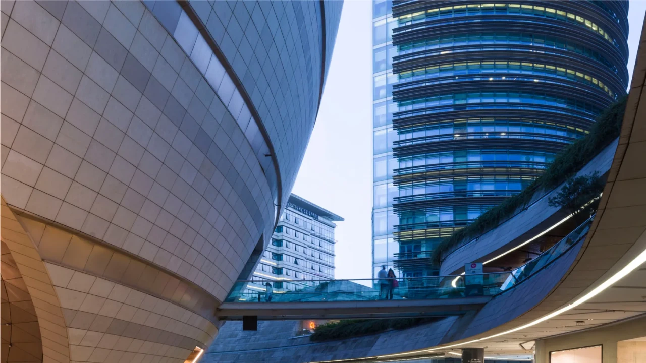 Dev bina el değiştirdi! Eczacıbaşı 2,25 milyar TL'lik satışıyla gündemde