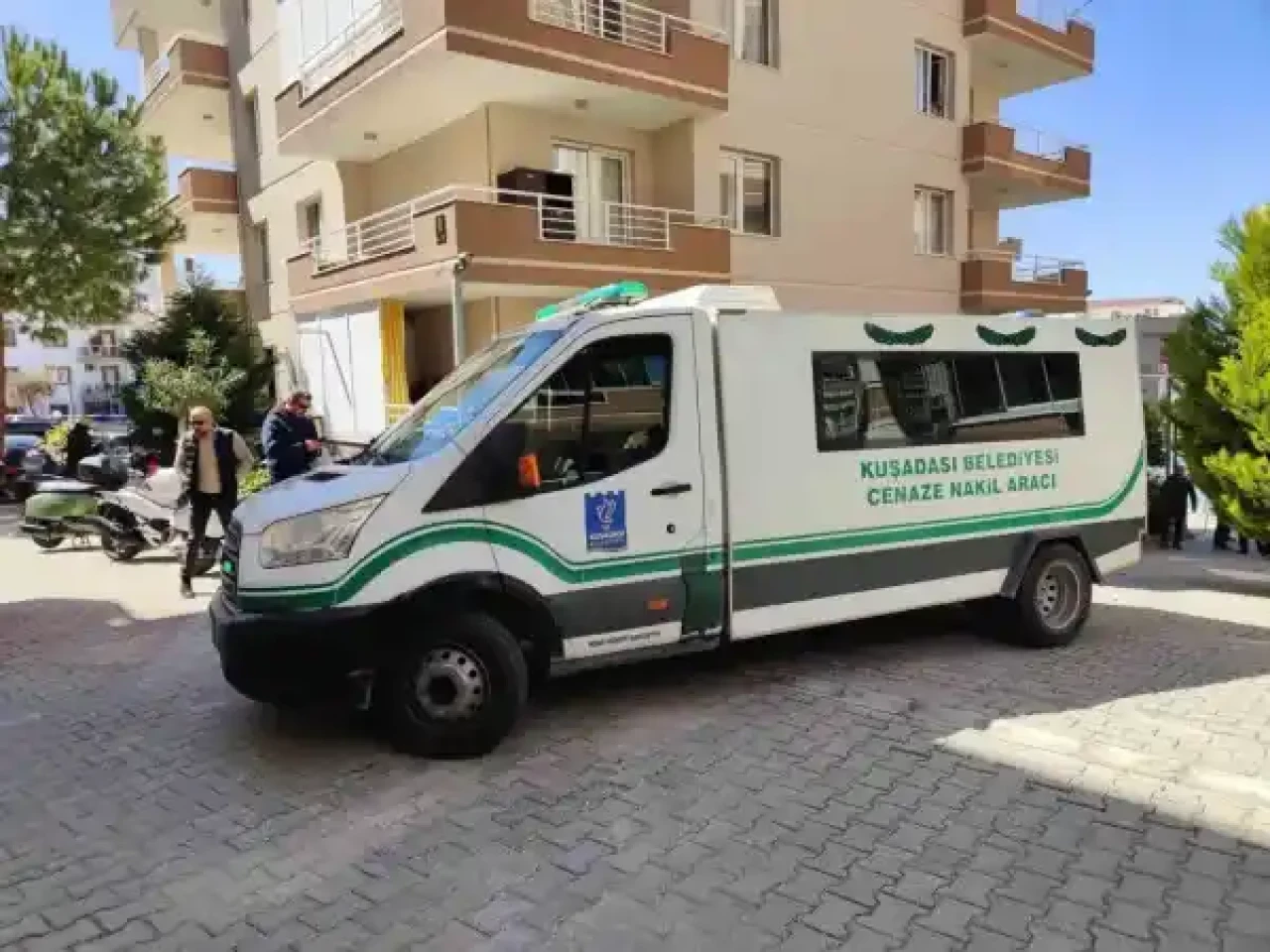 Kuşadası'nda dehşet: Genç mandalina bahçesinde av tüfeğiyle vuruldu!