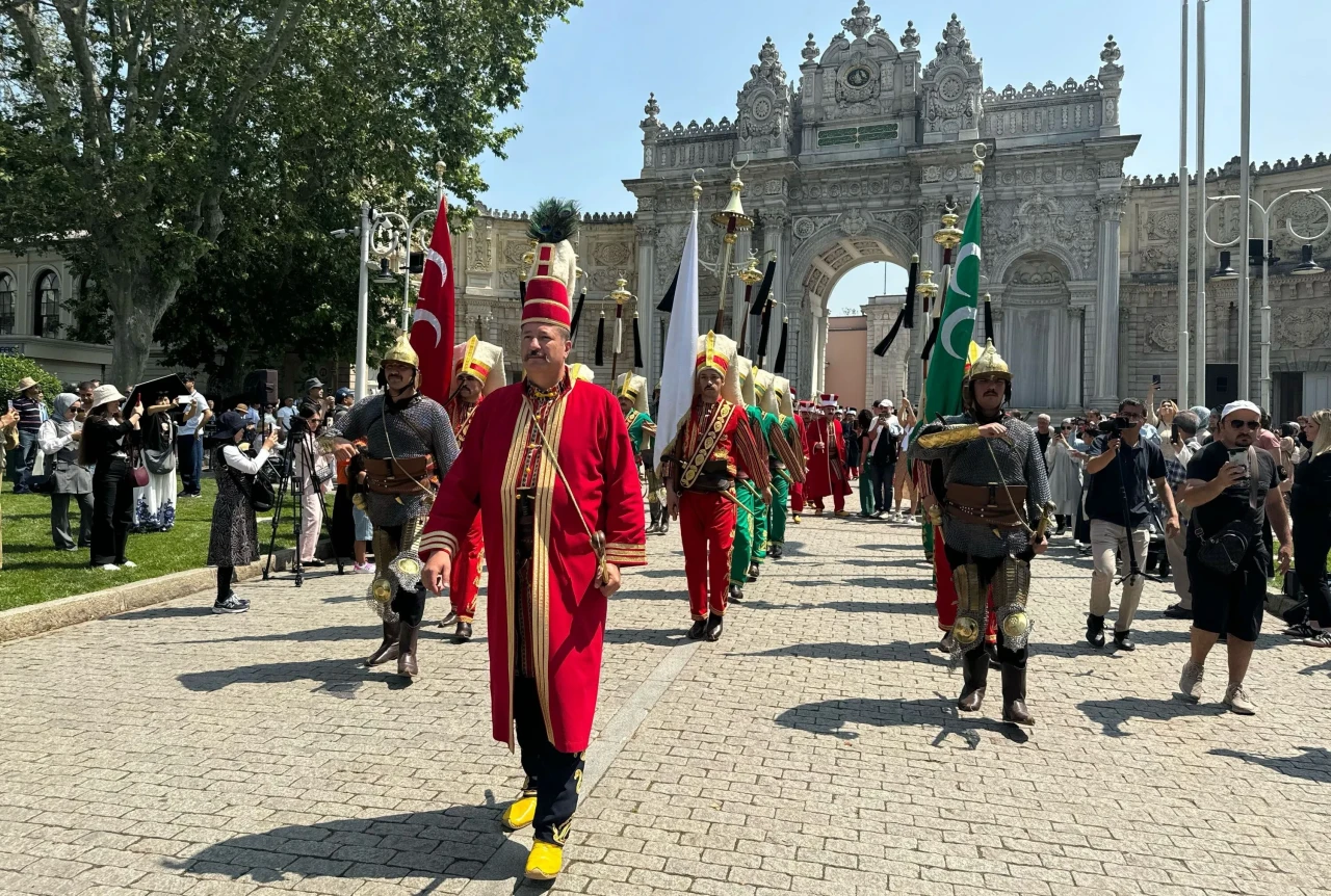 Mehteran Yaz Boyunca Saraylarda! Tarihi Marşlar Üç Büyük Sarayda Yankılanıyor