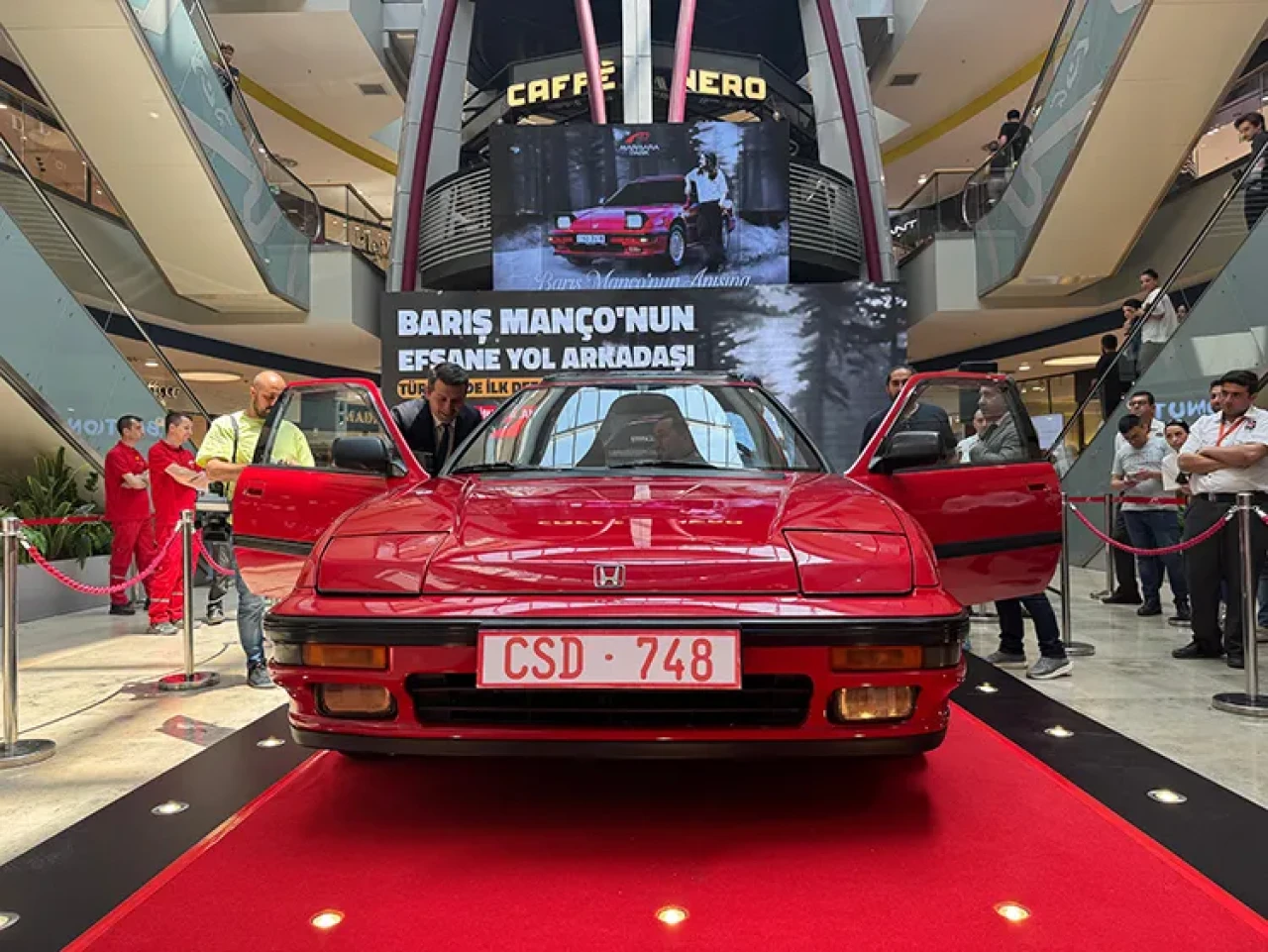 Barış Manço'nun efsane otomobili Türkiye'de sergileniyor