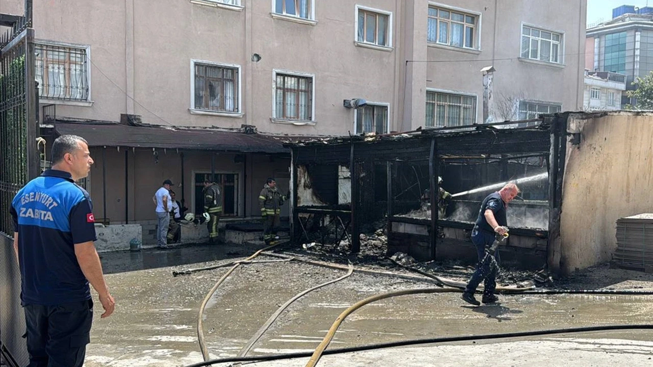 Esenyurt'ta öğrenci yurdunda yangın! Facianın eşiğinden dönüldü