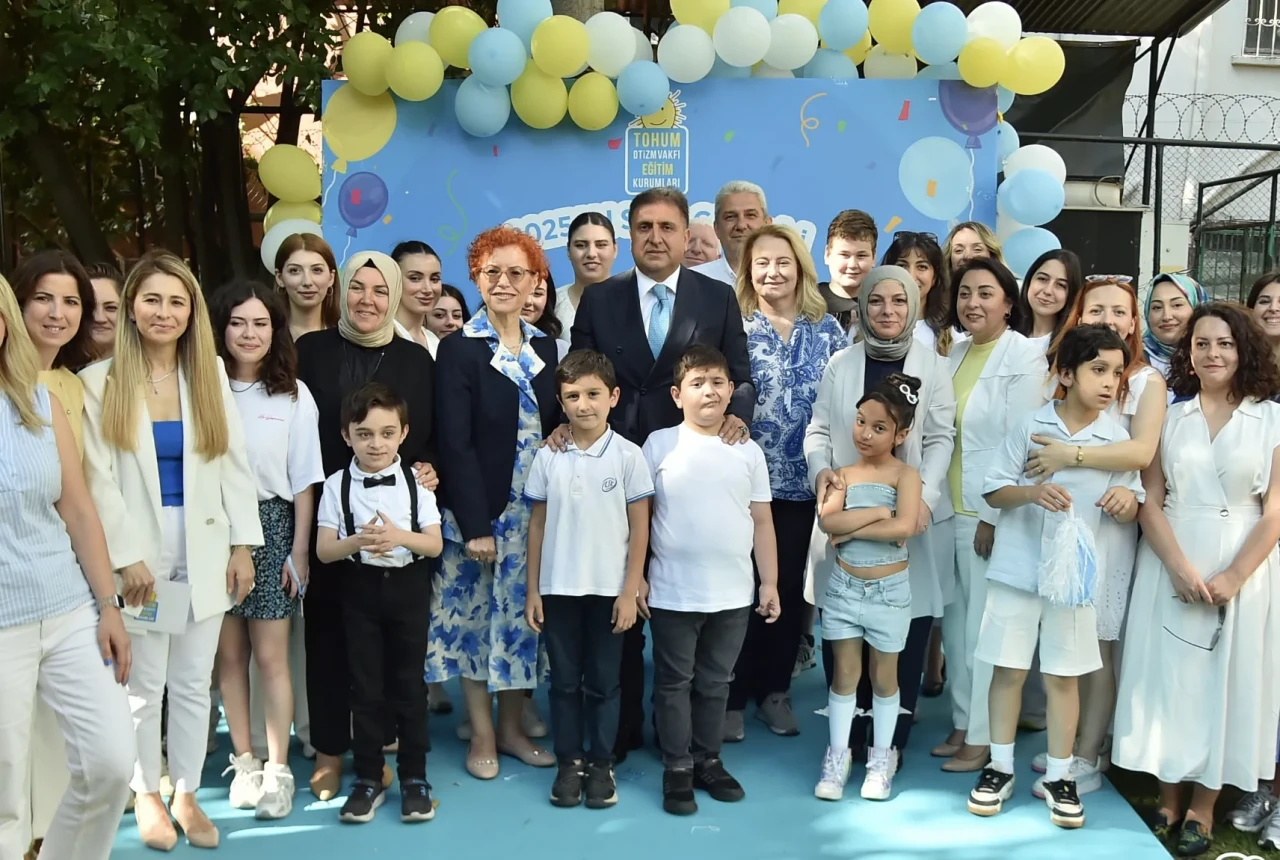 Tohum Otizm Vakfı’nın Yıl Sonu Gösterisi Gözleri Yaşarttı!