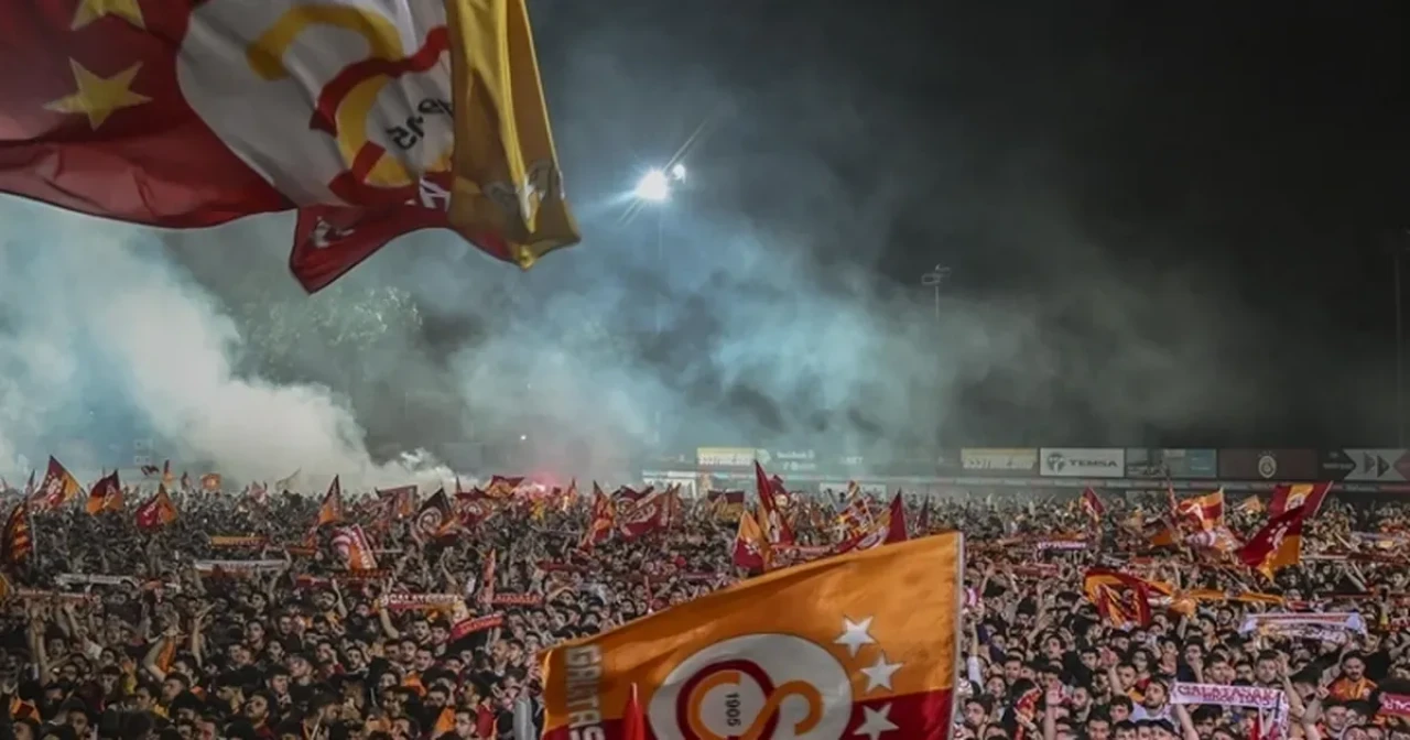 Galatasaray transfer haberleri! Gelmek isteyen yıldızı açıkladı: "Yanıp tutuşuyor"