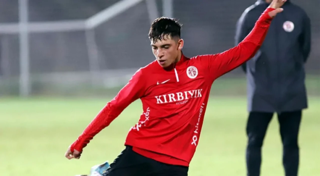Hasan Yakub İlçin Kimdir? Galatasaray’ın Transfer Listesindeki 16 Yaşındaki Orta Saha