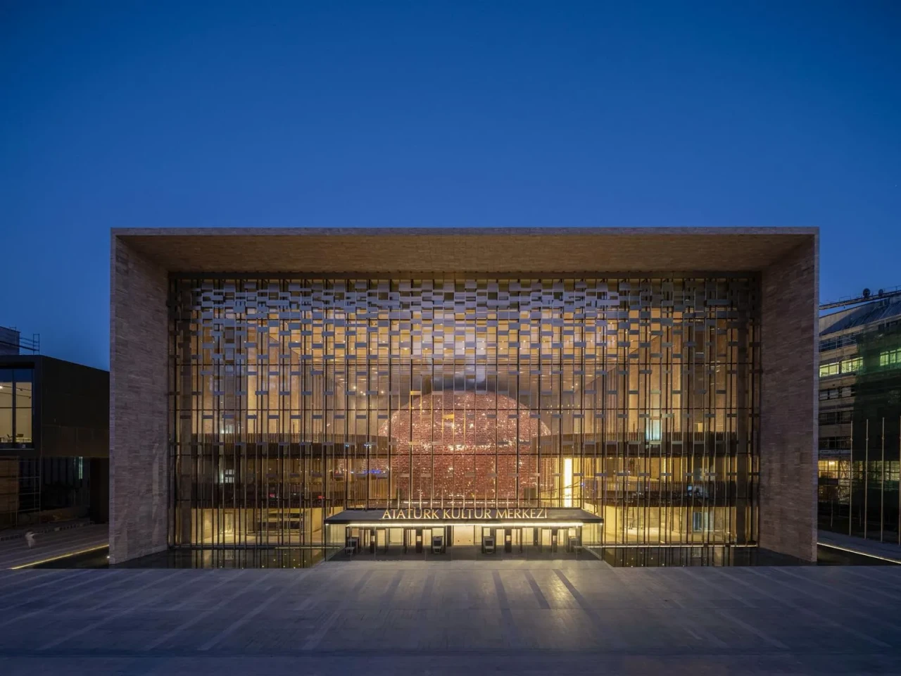 Türkiye'nin Kültür Mirası Sahnelerde Büyüyor! AKM ve CSO Ada Sezonu Rekorlarla Kapattı