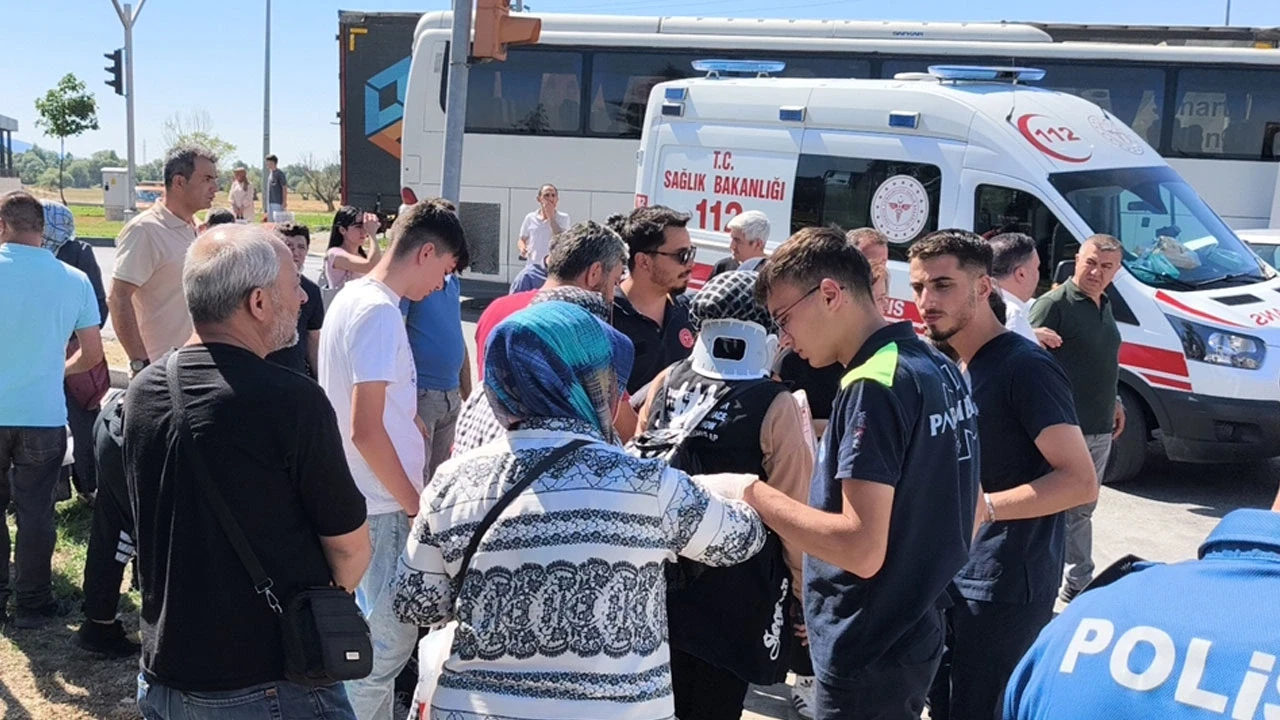Sanayi Bölgesinde Korku Dolu Anlar! LPG Tankerine Çarpan Serviste 35 Kişi Yaralandı