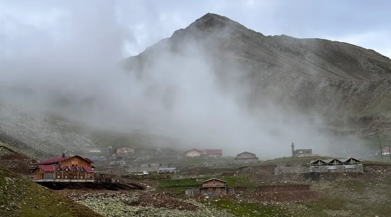 Ayder Yaylası'nda Sağlıkla Horon: Ziyaretçilere Tulum Eşliğinde Farkındalık Etkinliği