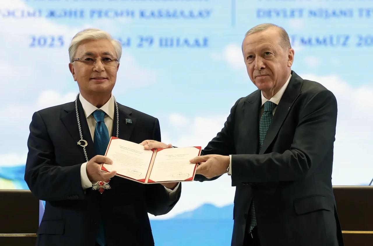 Cumhurbaşkanı Erdoğan’dan Kazakistan Cumhurbaşkanı Tokayev’e Devlet Nişanı