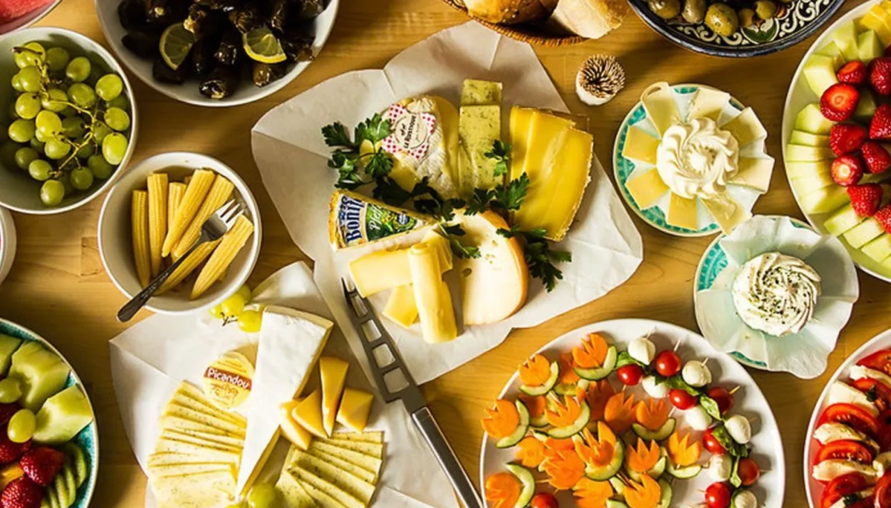 Yazın gölgesindeki tehlike: İki saatte bakteri üssüne dönüşen gıdalar