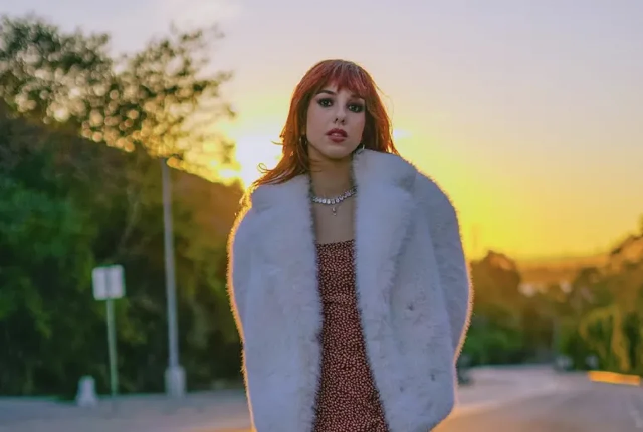 Türkiye'den Dünya Listelerine: Selin’in “Burn With You” Fırtınası!