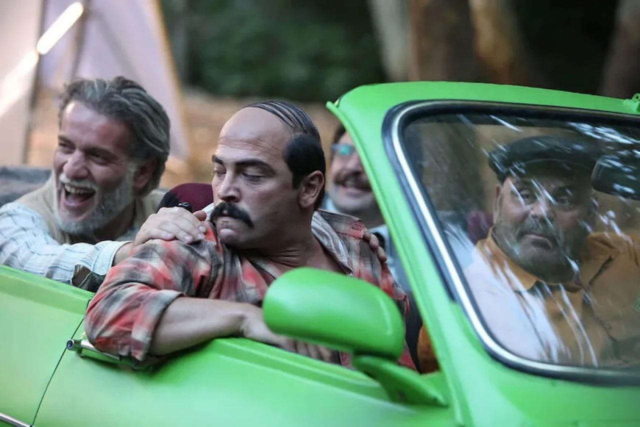 Düğün Dernek Filmi Hakkında Merak Edilen Her Şey: Konusu, Kadrosu ve Nerede Çekildiği