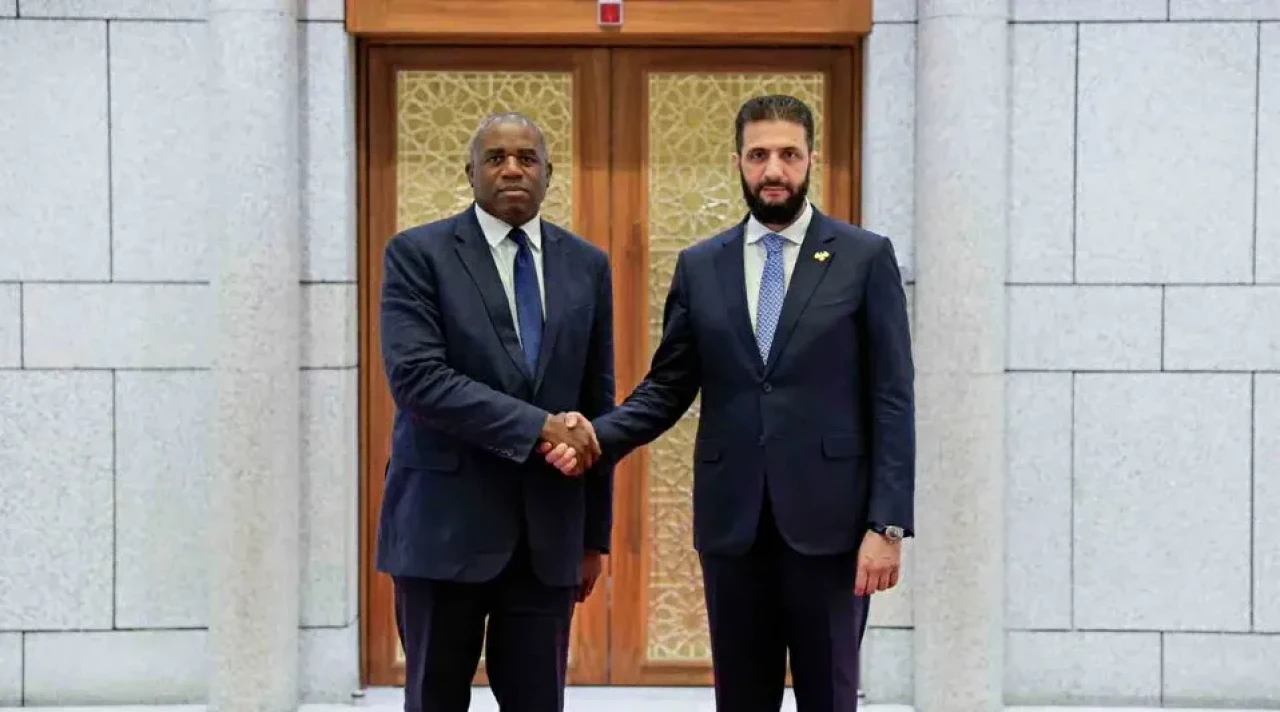 Tarihi ziyaret: Esed’siz Suriye’ye İngiltere’den sıcak temas