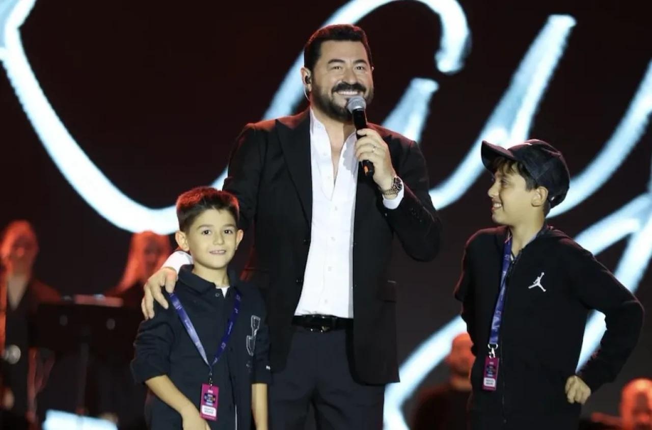 Serkan Kaya Trabzon'u Salladı! 40 Bin Kişilik Konserde Nefes Kesen Performans