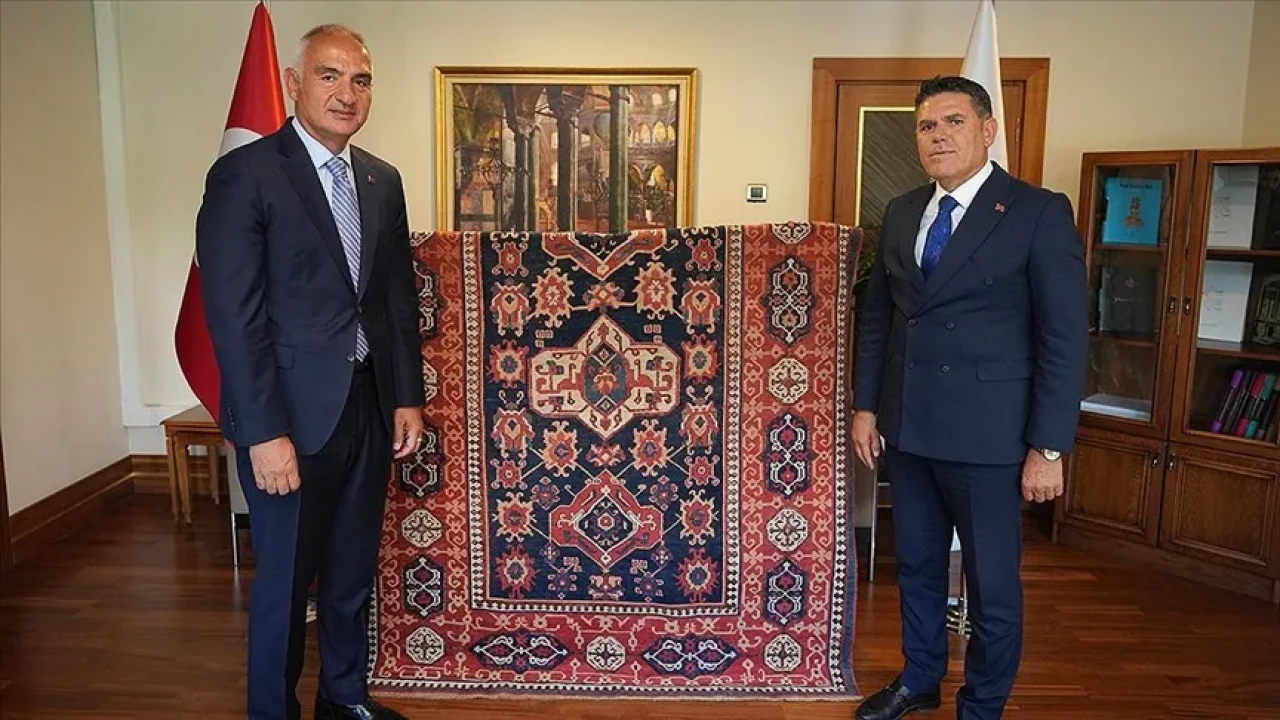 Asırlık Uşak Halısı Doğduğu Topraklara Döndü