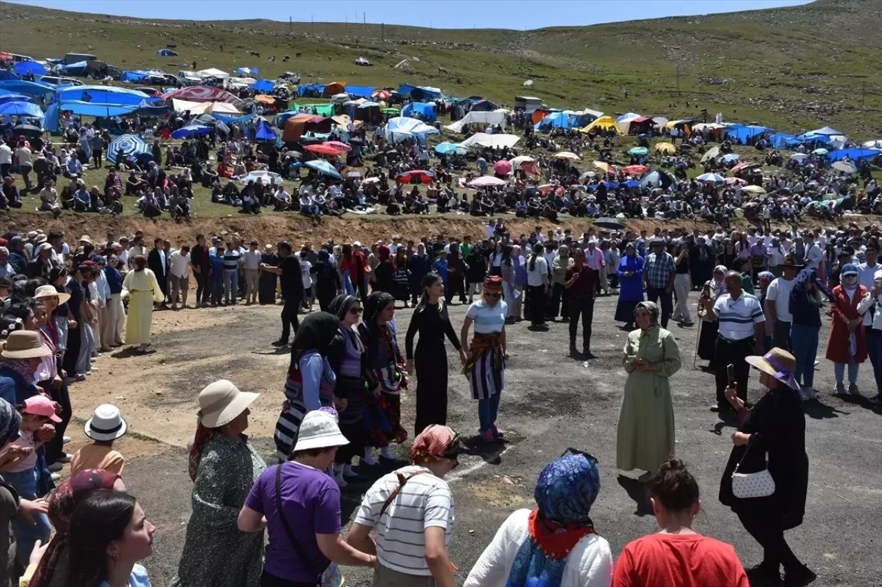 Kazıkbeli Yaylası Şenliklerle Canlandı: Binlerce Kişi Horonla Buluştu