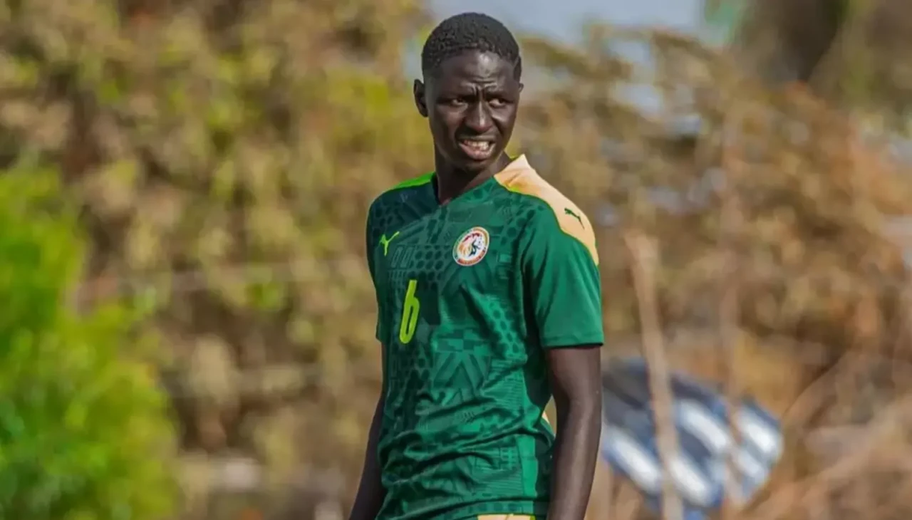 Abdou Aziz Fall resmen sarı-lacivertli!