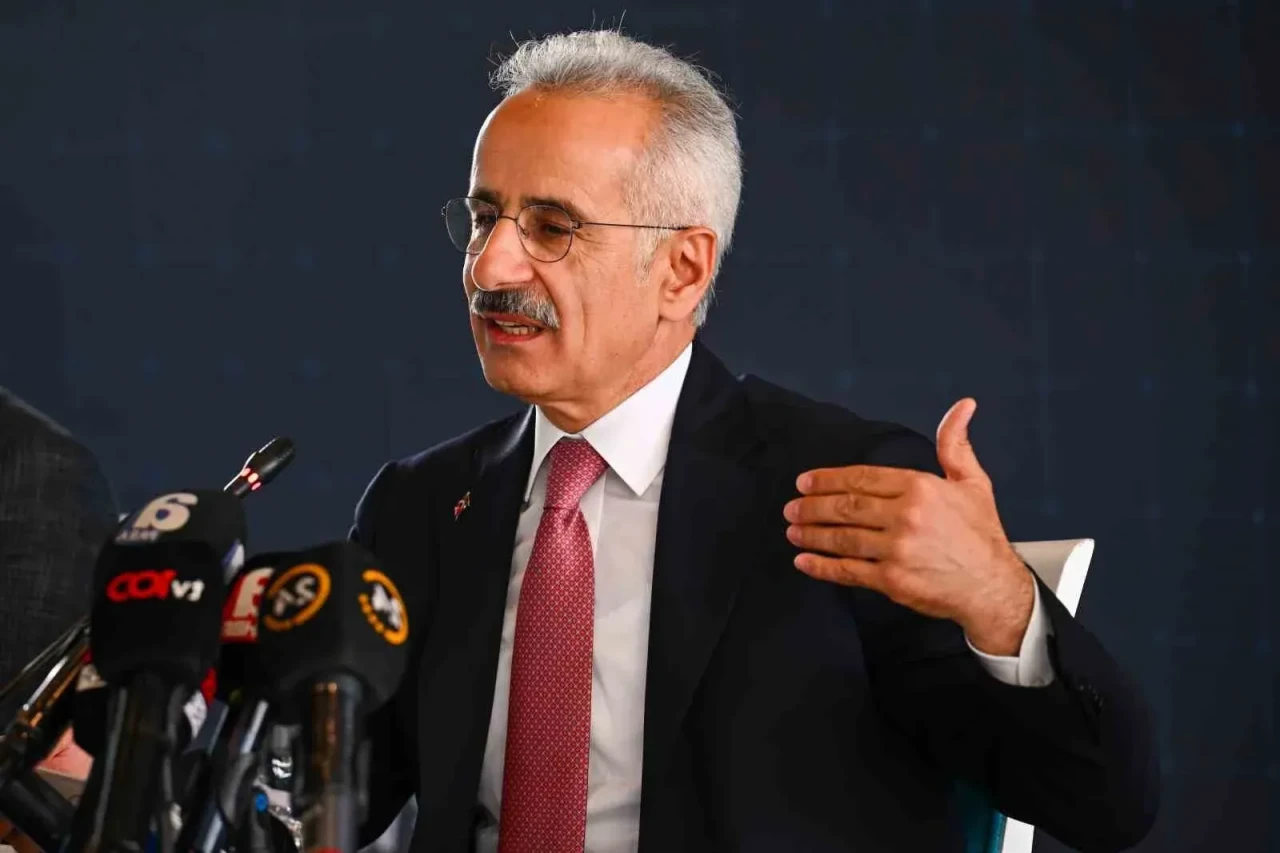 Bakan Uraloğlu: Heyelanlara karşı güvenli geçişler için çalışıyoruz