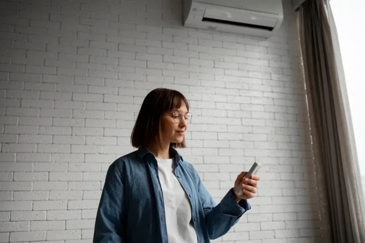 Bu şekilde klimayı tüm gün açık tutabilir ve elektrik için fazla ödeme yapmazsınız! Püf noktası