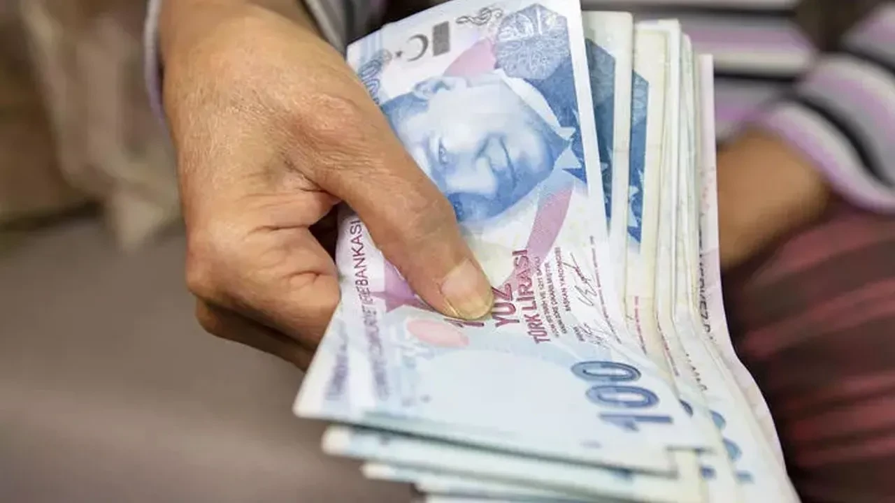 'Ankara'dan kulis aldım' dedi! Emekli maaşını önceden açıkladı