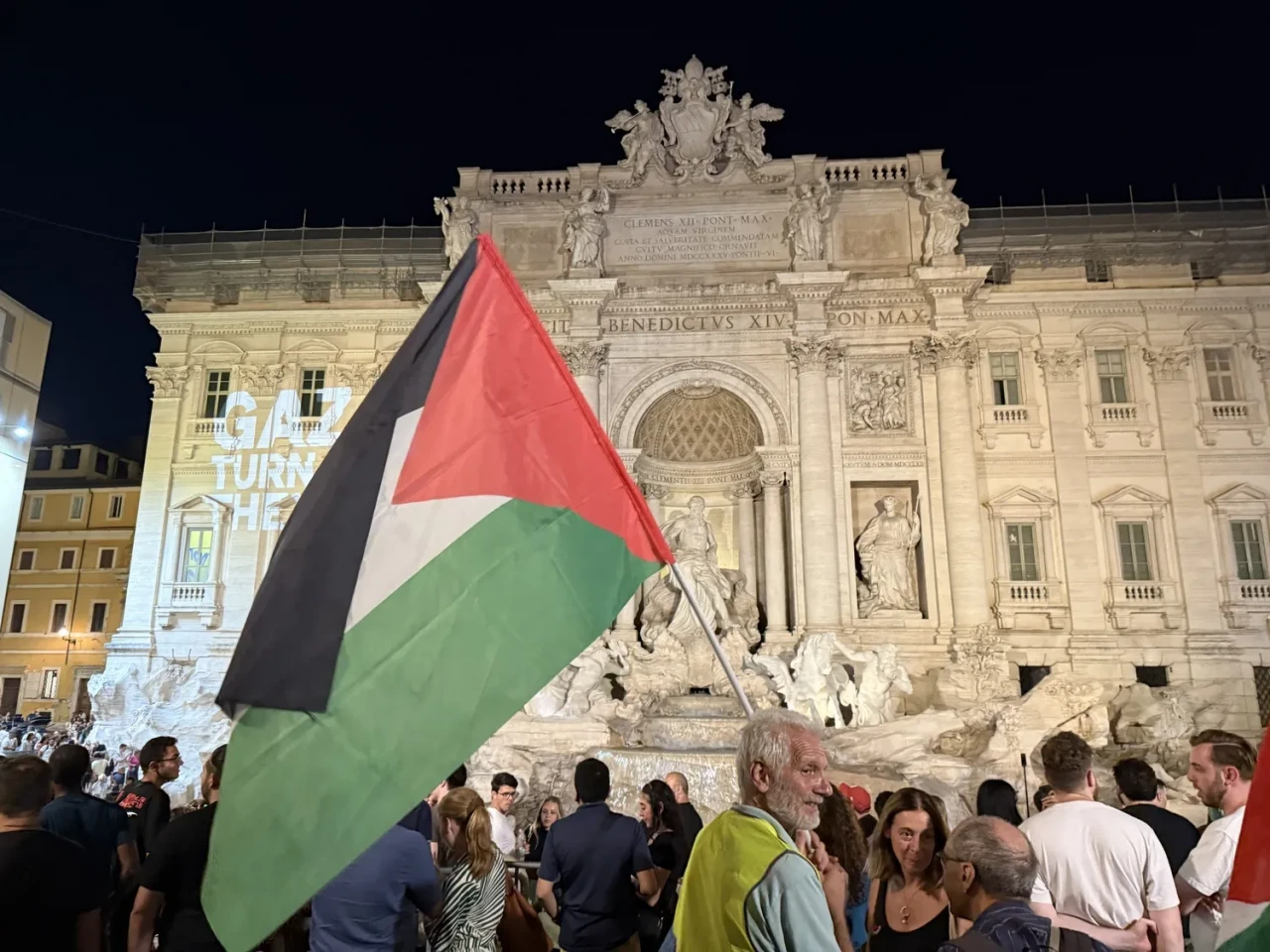 Roma’nın sessiz çığlığı: Trevi Çeşmesi Gazze için karardı