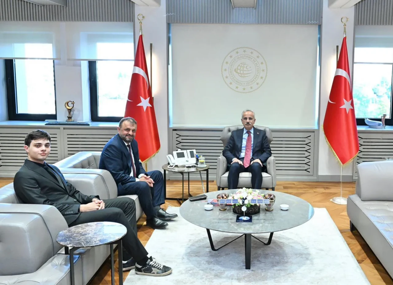 Bakan Uraloğlu 15 Temmuz Gazisi Ayaz ile görüştü