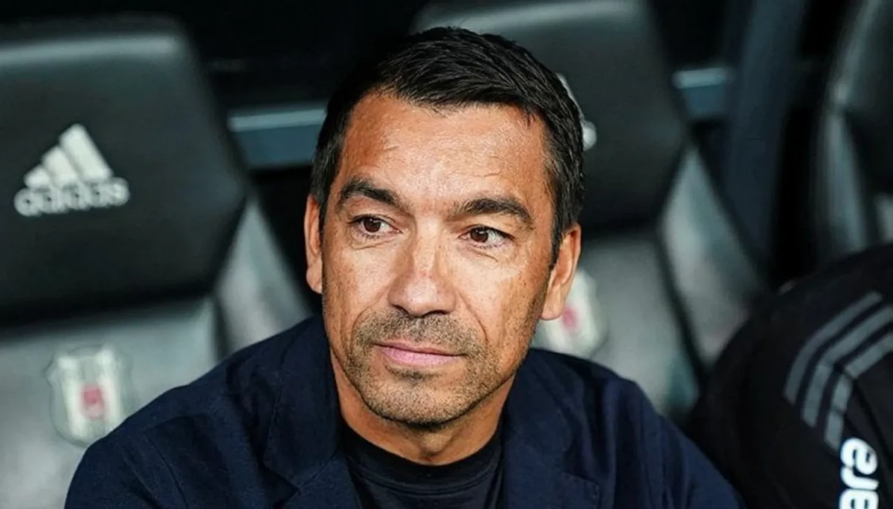 Bronckhorst’un yeni adresi: Slot’un yardımcısı olarak açıklandı!