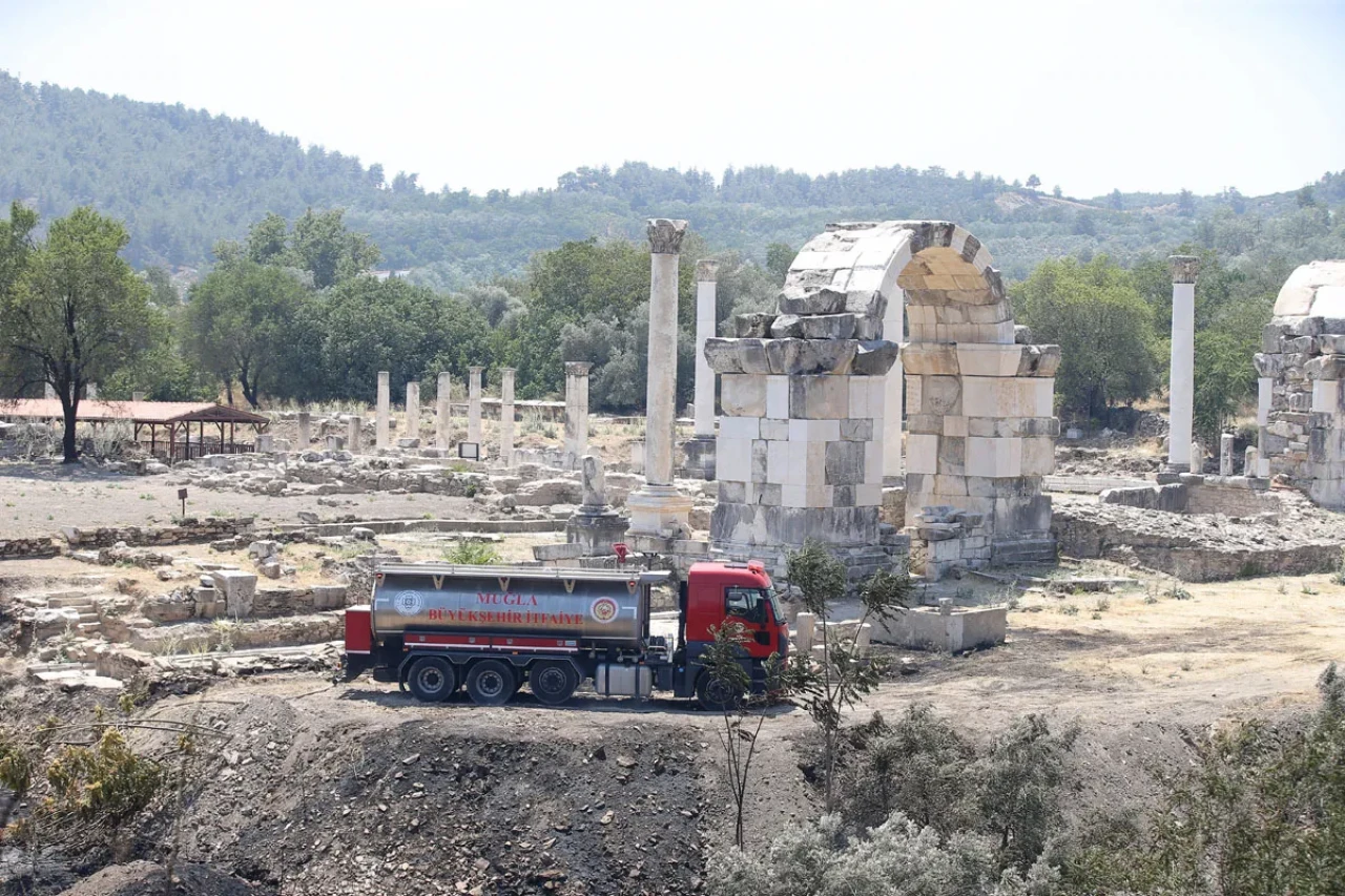 2 Bin 500 yıllık miras yangının eşiğinden döndü