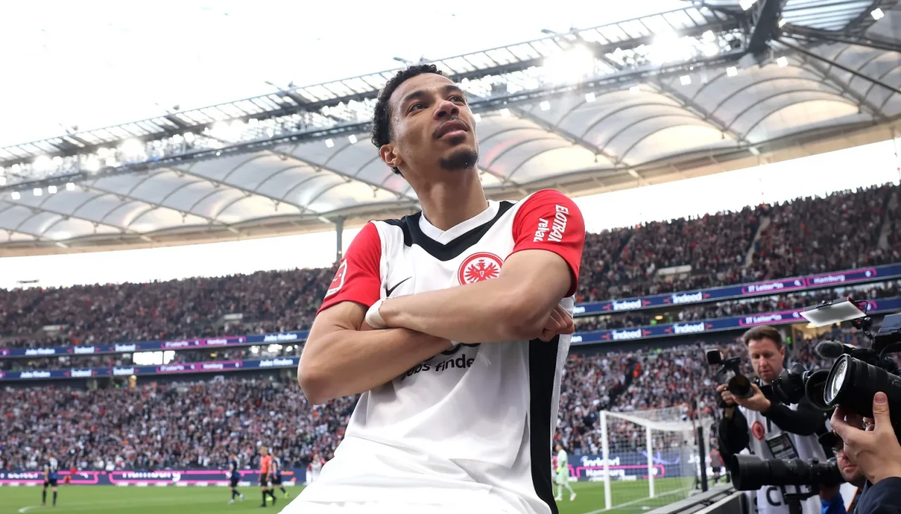 Ekitike, Newcastle tarihine geçiyor!