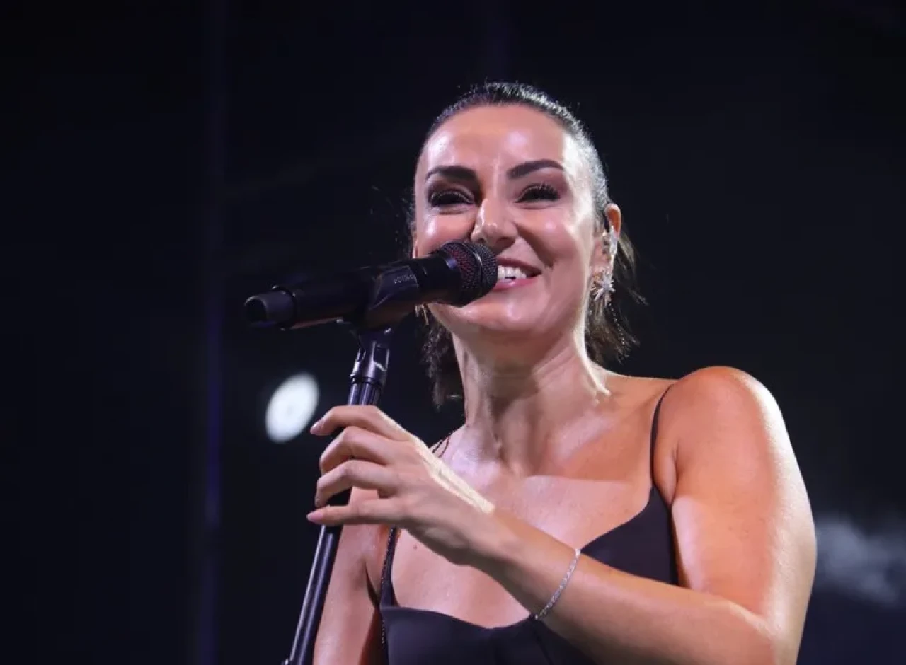 Bitlis halkı kurtuluşu Sevcan Orhan’ın türküleriyle kutladı