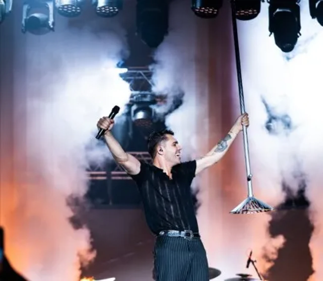 Emir Can İğrek’ten göz dolduran dönüş! 6 yıl sonra ilk kez memleketinde sahne aldı