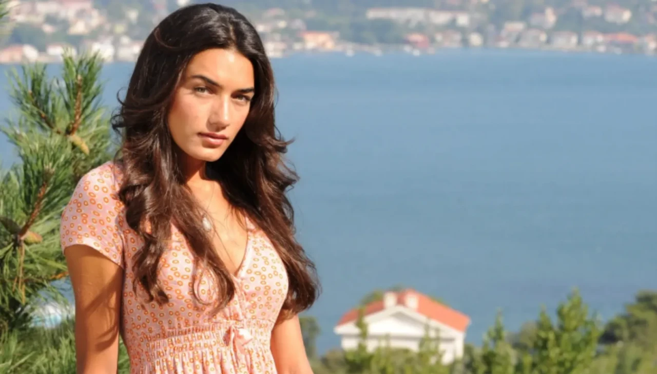 Hande Subaşı’nın kariyer yolculuğu: Miss Turkey’den ekranların aranan oyuncusuna