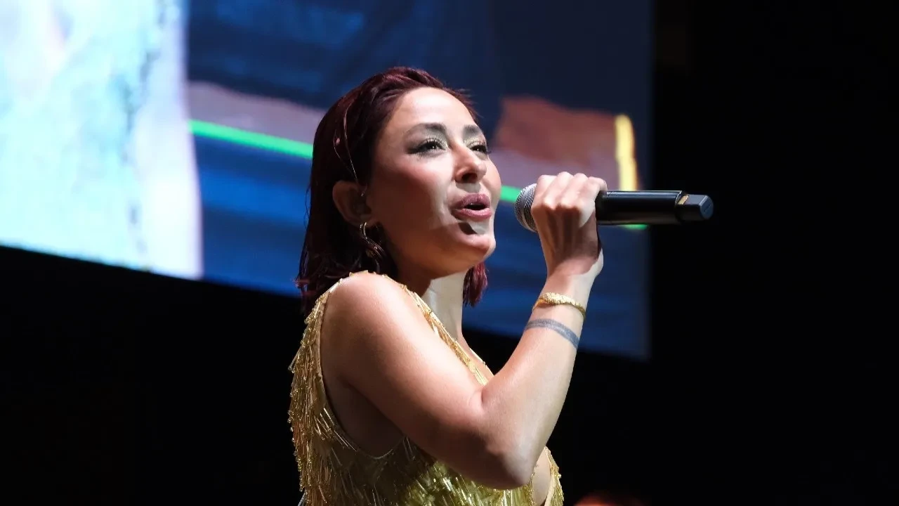 Melek Mosso’dan Büyükçekmece’de unutulmaz gece: Binlerce kişi festival alanına akın etti