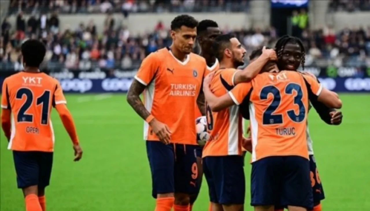Başakşehir Konferans Lig'inde turlayıp Play-Off’a yükseldi!