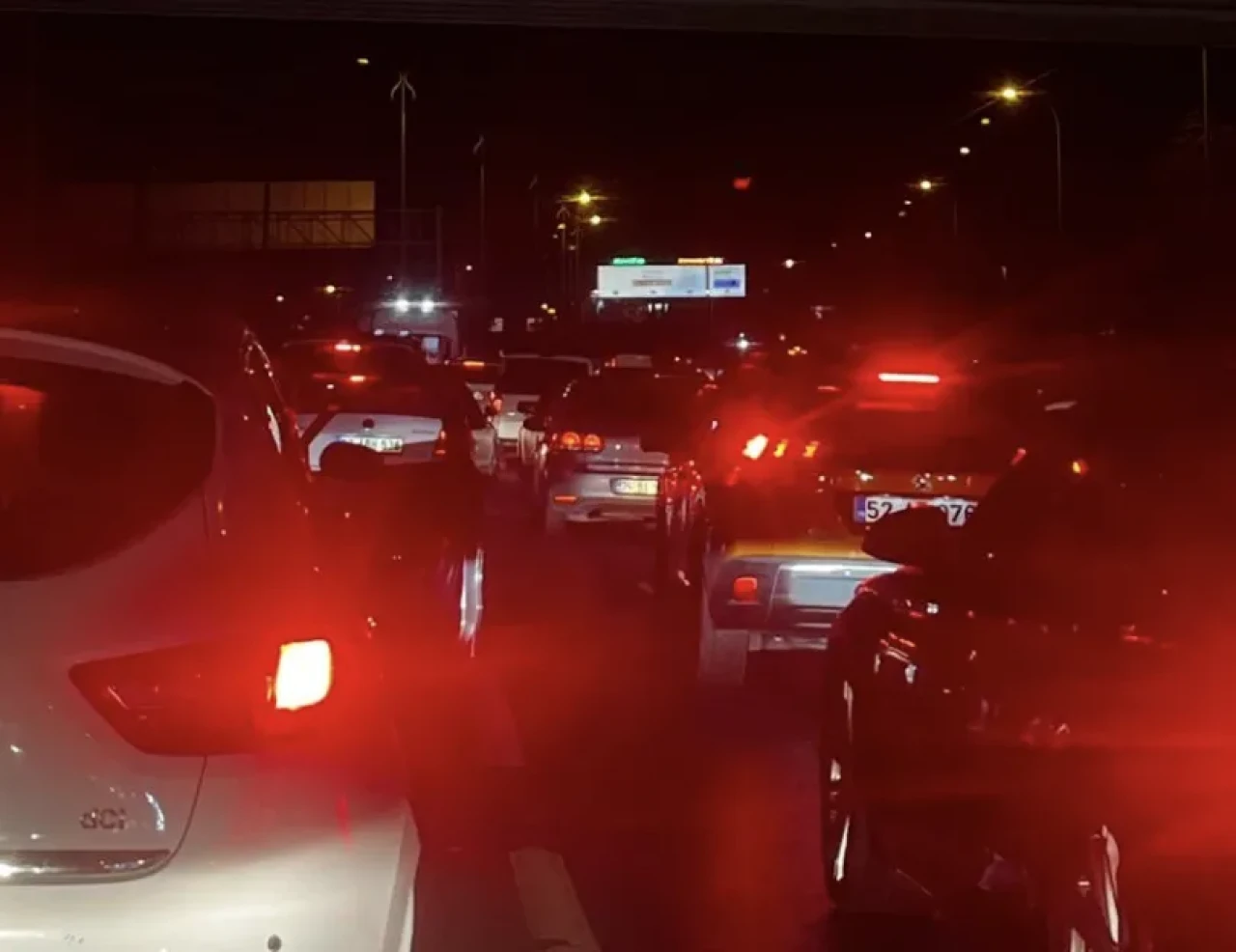 İstanbul trafiği yine kilitlendi: Adnan Menderes Bulvarı'nda kaza alarmı