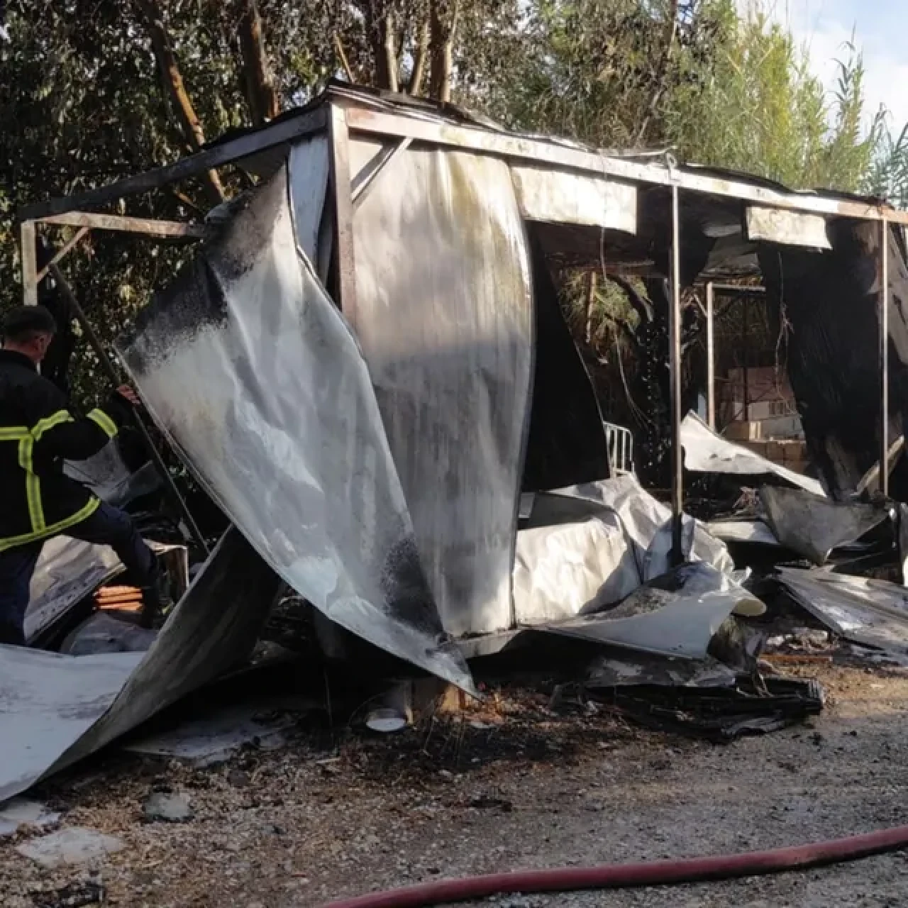 Samandağ’da otel yangını paniği