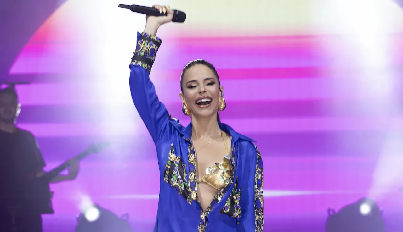 Sahne ateşiyle yaktı: Simge’den yaz konserlerinde enerji patlaması