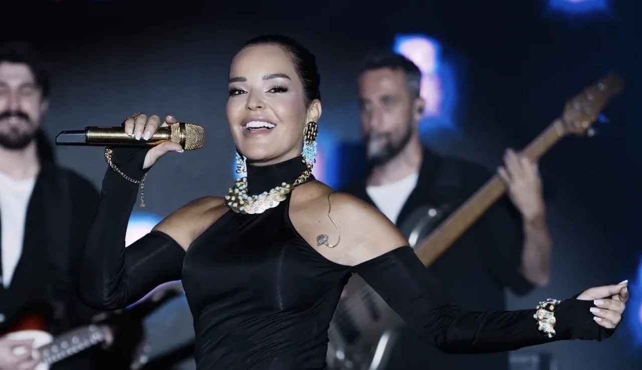 Hakkari sokakları şarkılarla yankılandı: Bengü konseri unutulmaz anlara sahne oldu