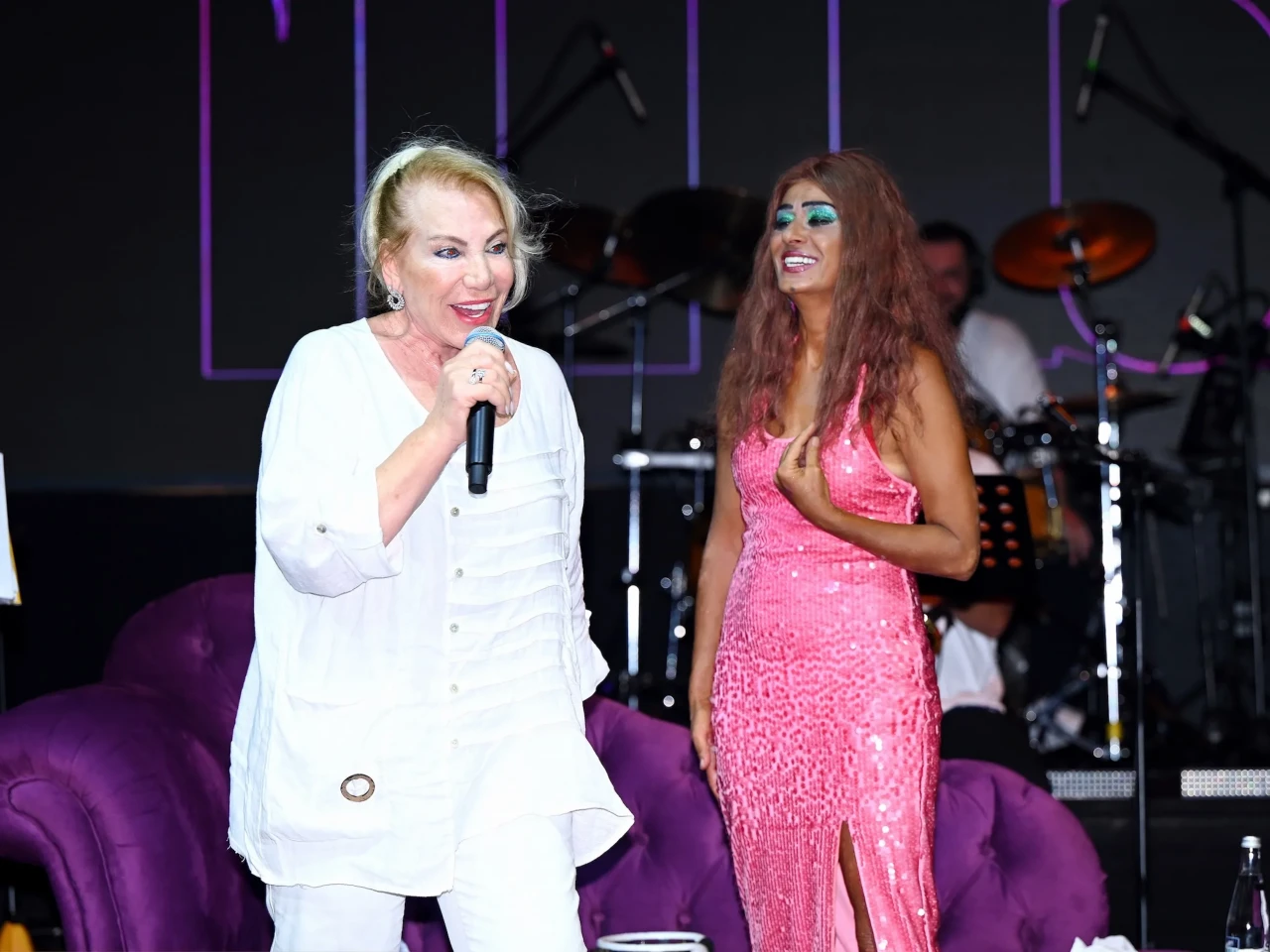 Yıldız Tilbe’den Girne’de unutulmaz gece: Nil Burak sürpriziyle sahne coştu