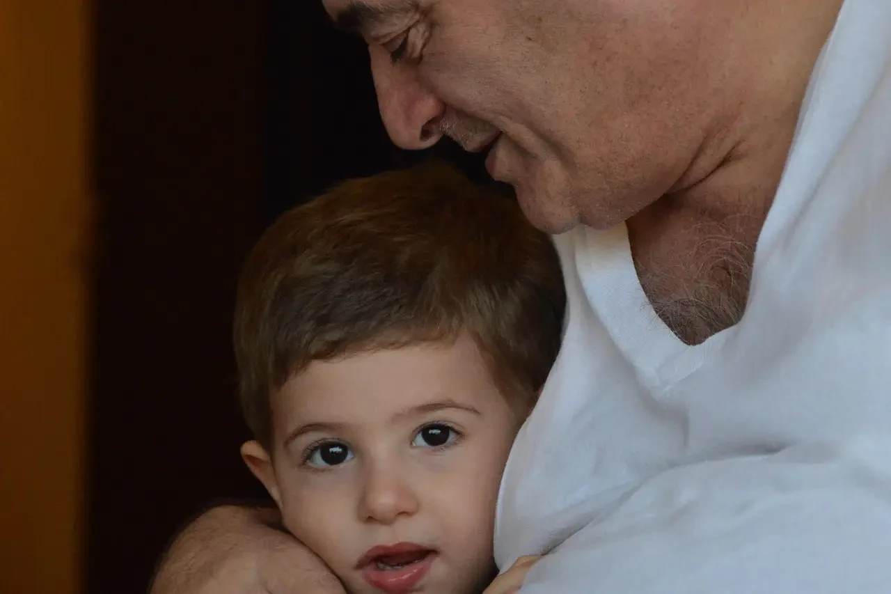 Rüyada Uzakta Olan Oğlunun Geldiğini Görmek Nedir?