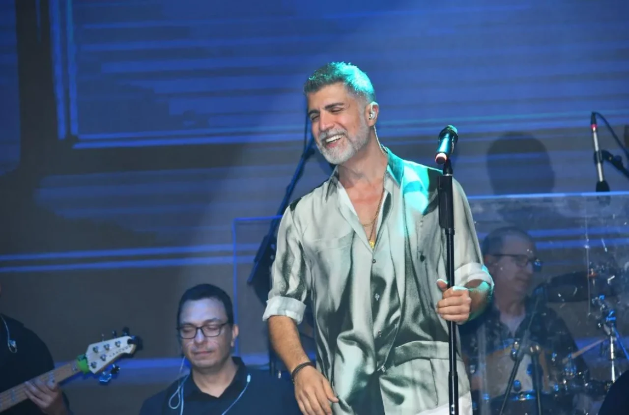 Özcan Deniz'den Kıbrıs'ta unutulmaz gece: Hem performansıyla hem sözleriyle duygulara dokundu
