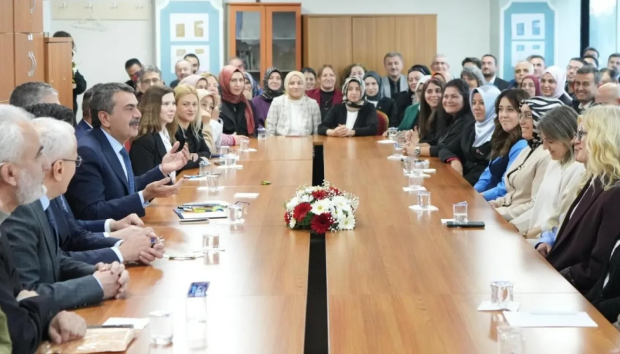 Öğretmenlikte 2025 kariyer kılavuzu yayımlandı