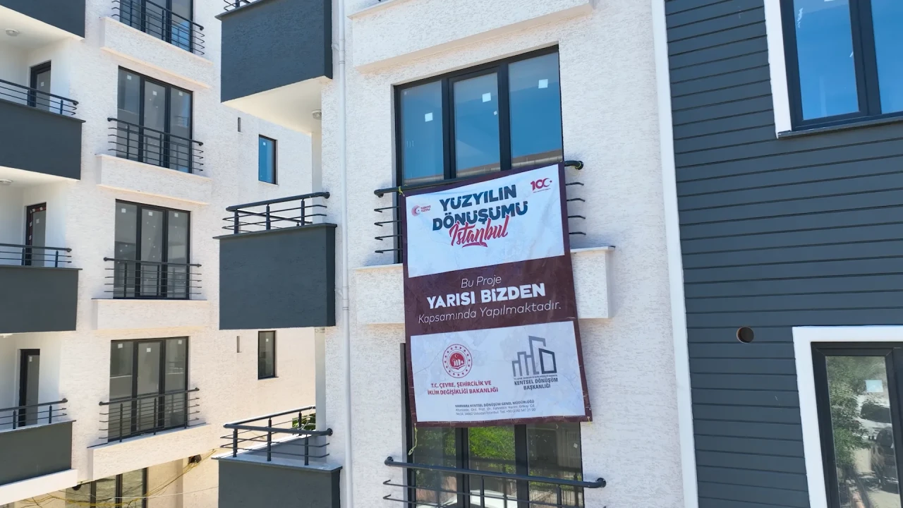 Avcılar'daki 40 yıllık 3 bloklu site 'Yarısı Bizden' kampanyasıyla yenilendi