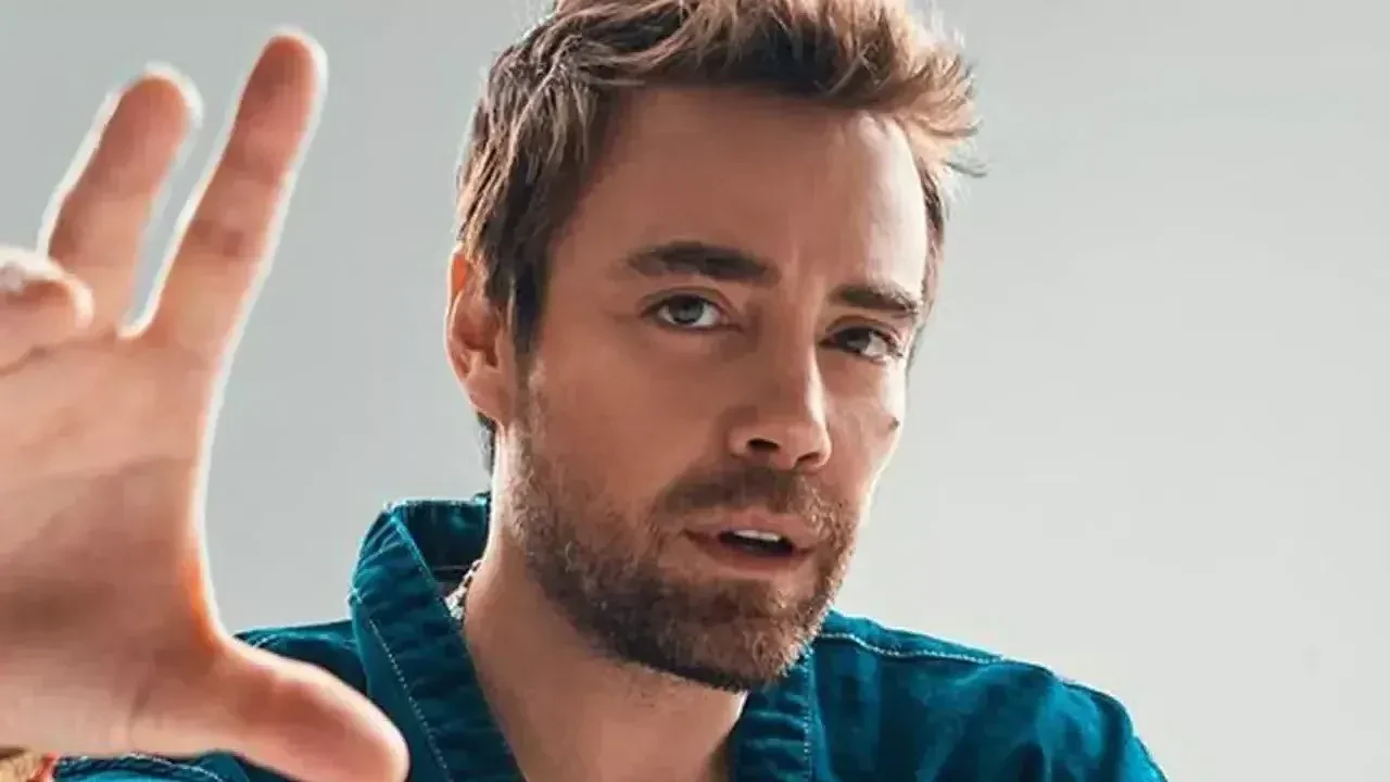 Murat Dalkılıç Hakkari’de sahneye çıktı: Sokaklar konser alanına döndü