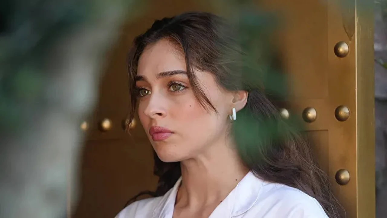 Cemre Baysel kimdir, kaç yaşında, aslen nereli, instagramı, boyu ve kilosu? İşte Merak Edilenler