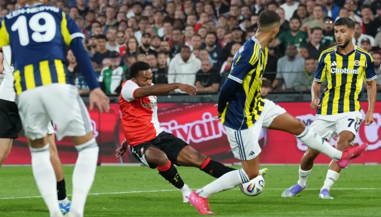 Fenerbahçe'ye Feyenoord mağlubiyeti sonrası yazarlardan gelen eleştiriler!