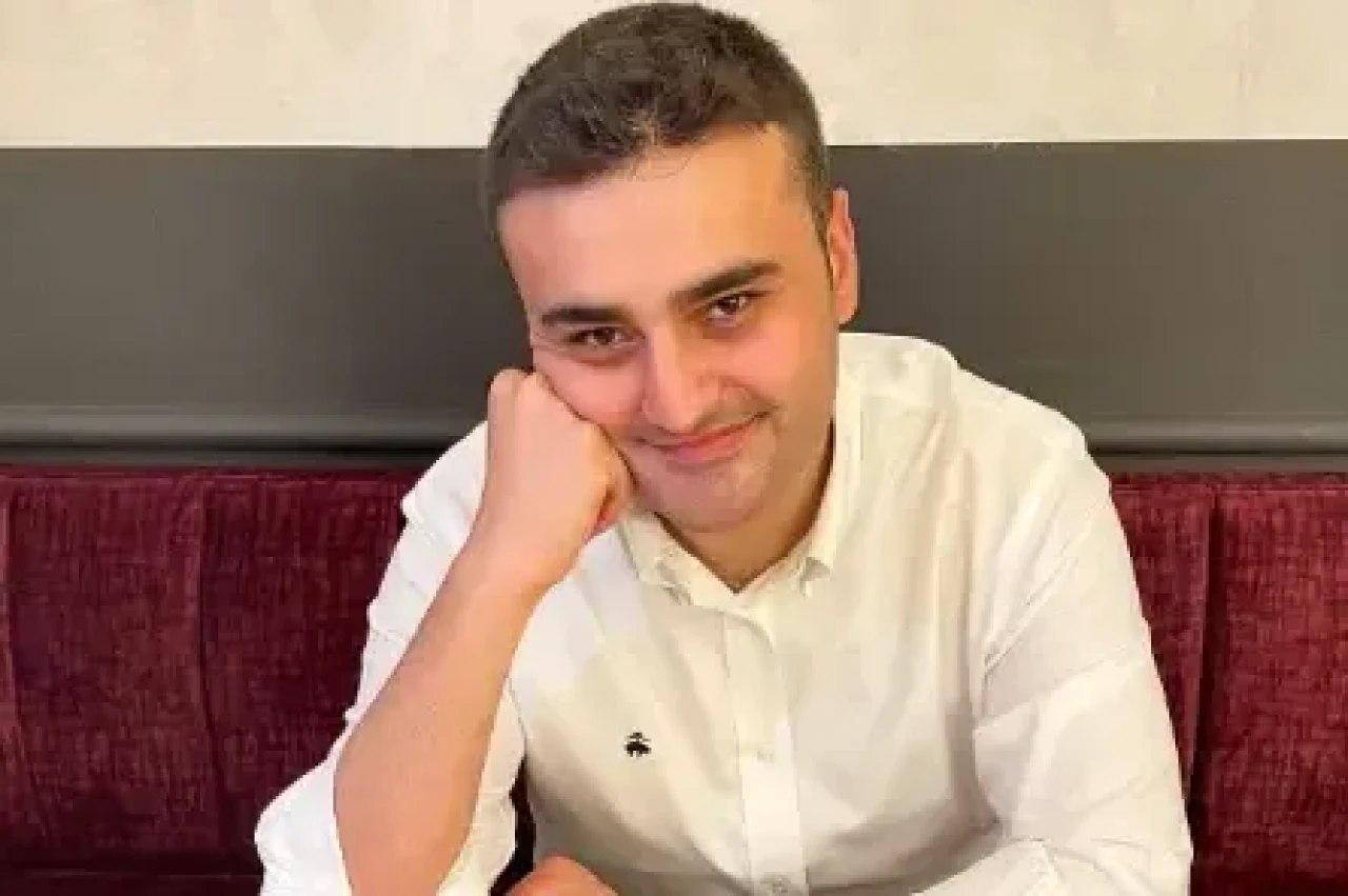 CZN Burak kimdir, kaç yaşında, aslen nereli, gerçek adı ne, nasıl ünlü oldu? İşte ünlü fenomenin hayatı ve kariyeri