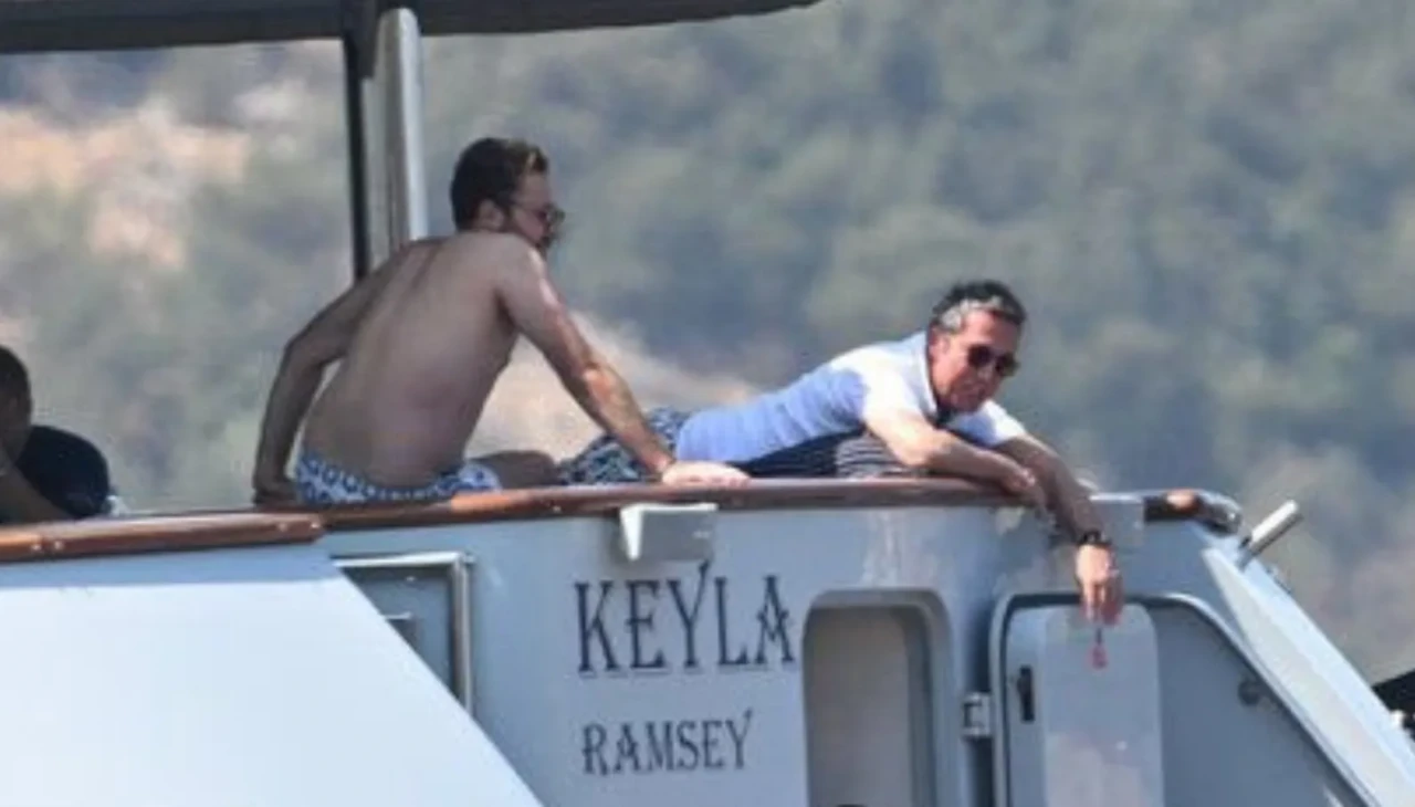 Ali Koç, Bodrum'da tatilde: Taraftarlardan Feyenoord maçı öncesi sert eleştiri!