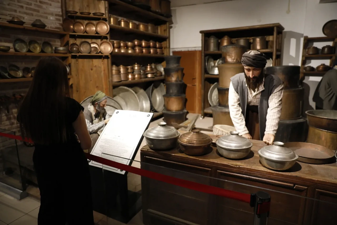 Tokat şehir müzesinde 14 geleneksel meslek, bal mumu heykellerle yaşatılıyor!