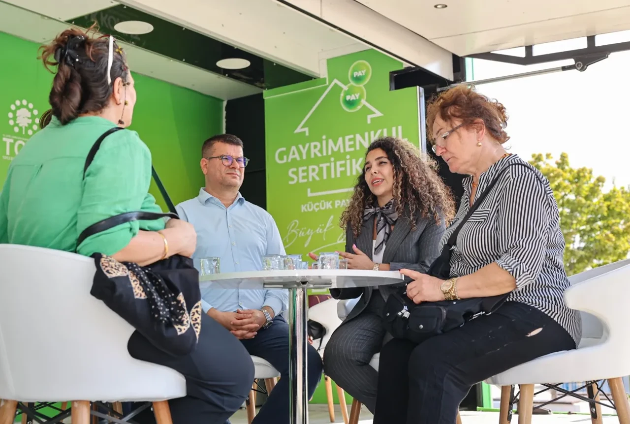 Gayrimenkul sertifikası heyecanı: Tır ve çadırlar vatandaşlarla buluşuyor